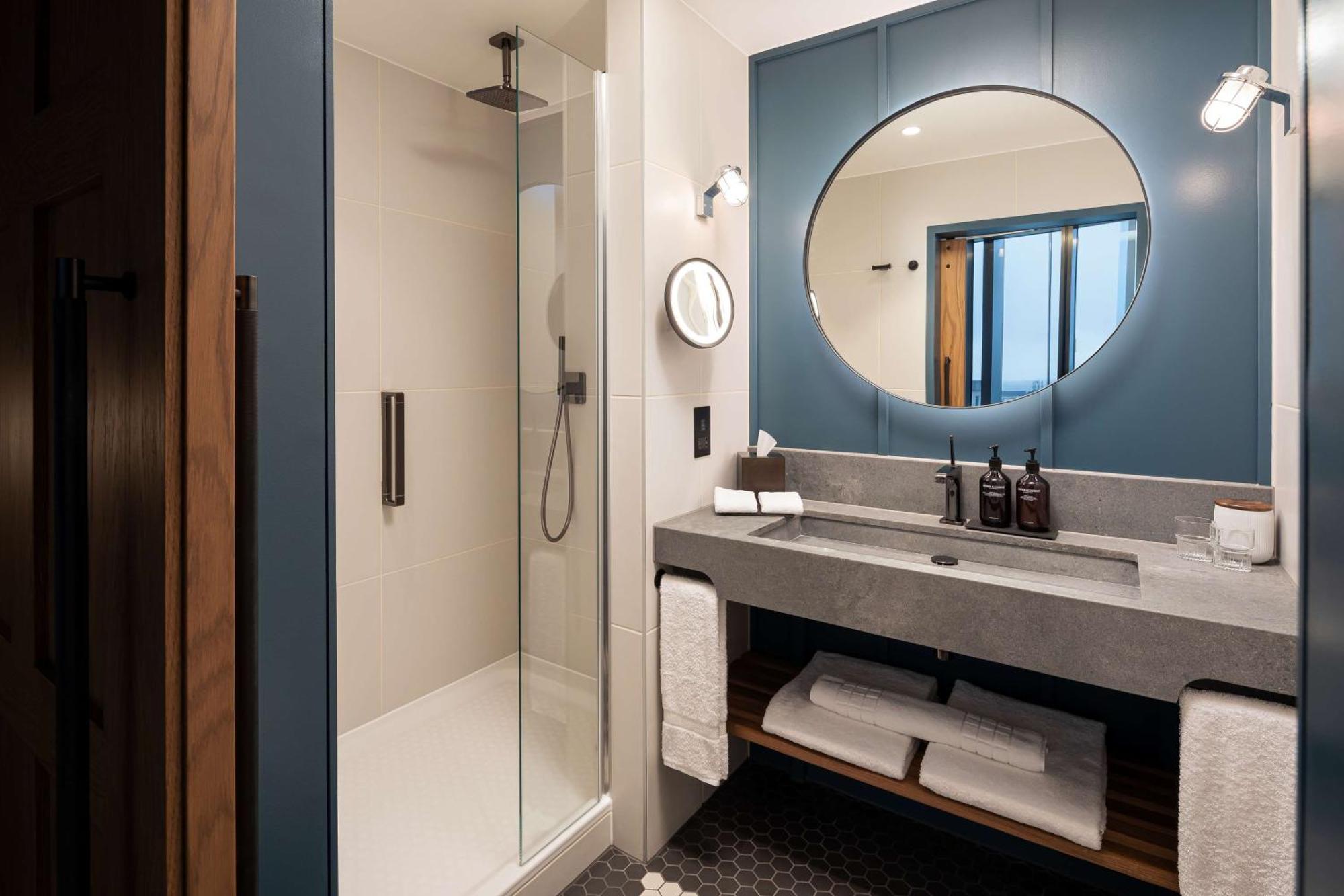 The Gantry London, Curio Collection By Hilton Hotel Exterior photo